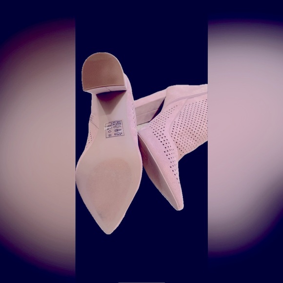 Kittenish Pink Blush Suede Pointy Toe Ankle Bootie Size 11 NWOT - Picture 5 of 8